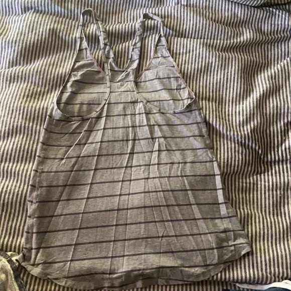 Lululemon Razorback - Picture 2 of 2